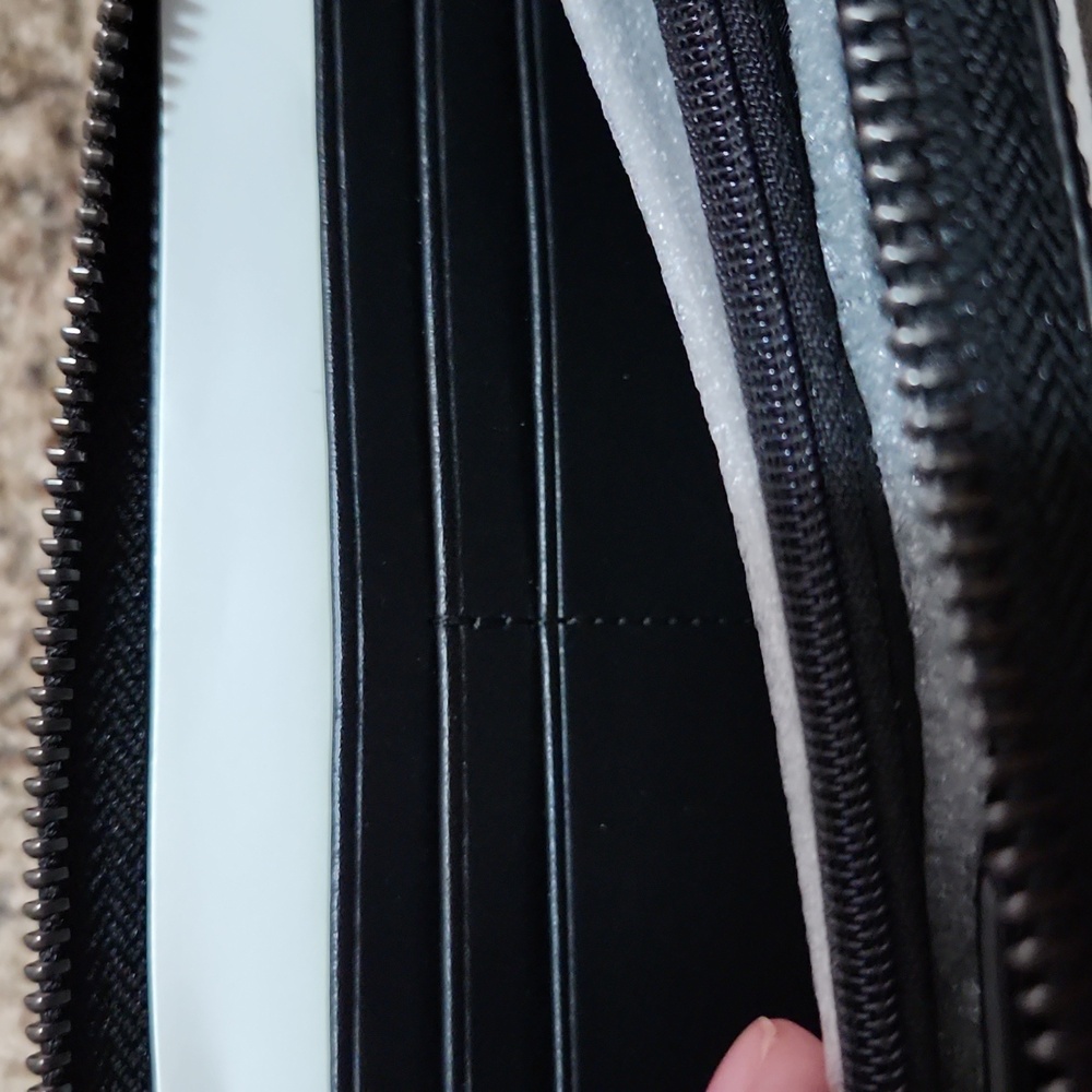 💕Michael Kors Clutch💕 - Picture 11 of 12
